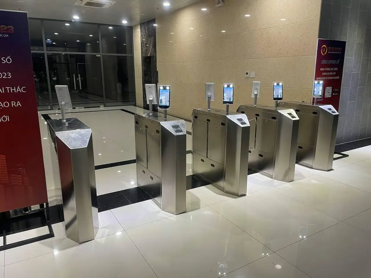 Hệ thống quản lý ra vào