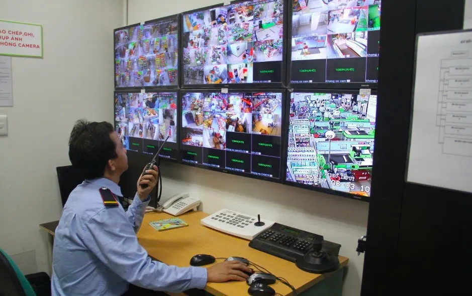 Màn hình giám sát (Surveillance Monitor) là thiết bị dùng để hiển thị hình ảnh thu được từ hệ thống camera an ninh