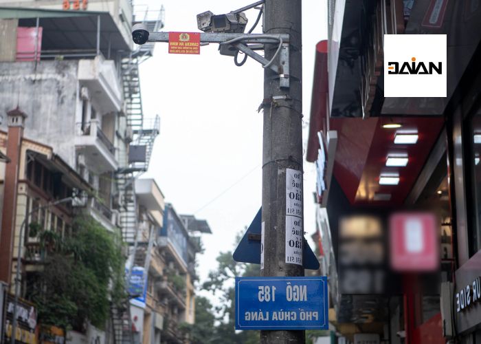 Camera an ninh khu phố giúp giám sát các hoạt động tại đường phố, hẻm khu, kịp thời phát hiện hành vi trộm cắp, gây rối.