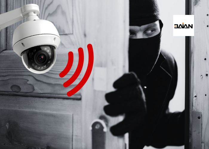 Camera báo động chống trộm tích hợp còi hú: Khi phát hiện đột nhập, còi hú sẽ phát ra âm thanh lớn từ 80 đến 120 dB, khiến kẻ gian hoảng sợ và rút lui.