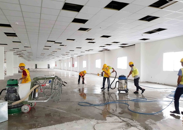 Đội ngũ nhân viên DAS triển khai vệ sinh sàn nhà xưởng tại một KCN ở Bình Phước Dịch vụ vệ sinh công nghiệp Bình Phước chuyên nghiệp